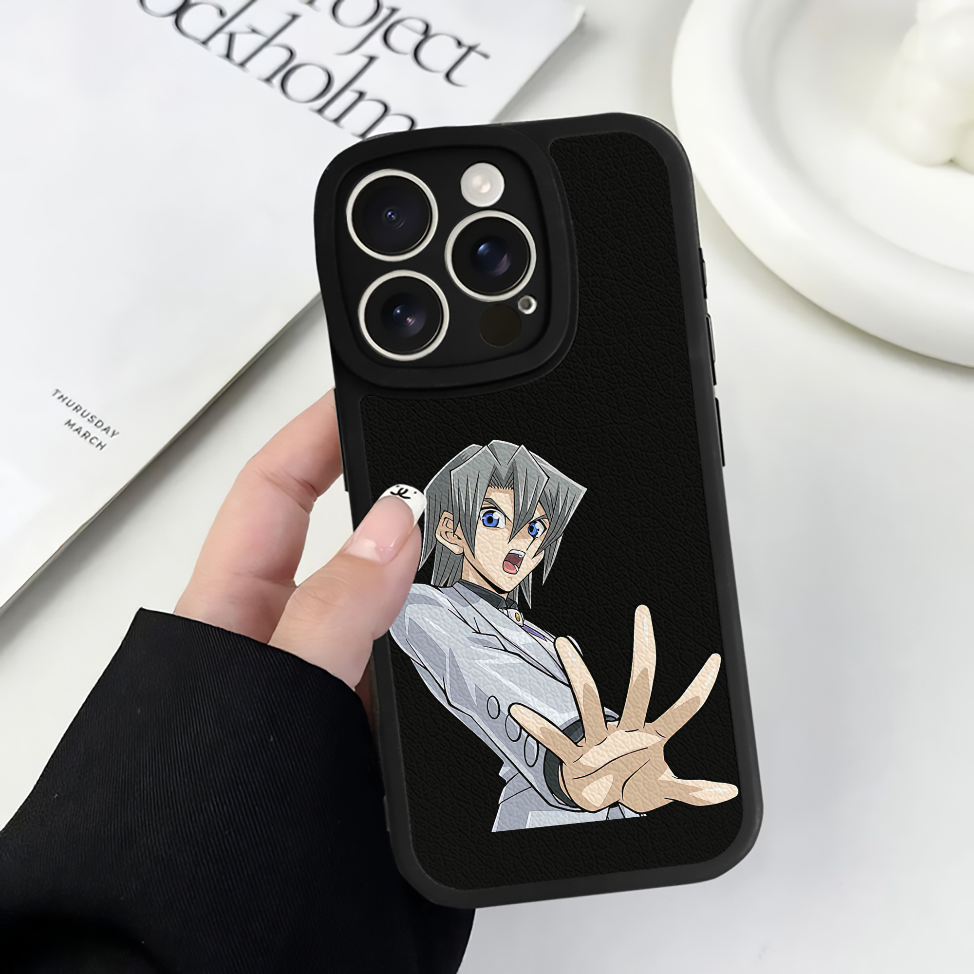 遊☆戯☆王 Yu-Gi-Oh! 【iPhone 16シリーズ対応】シリコンスマホケース（レザー調） 材質：シリコン